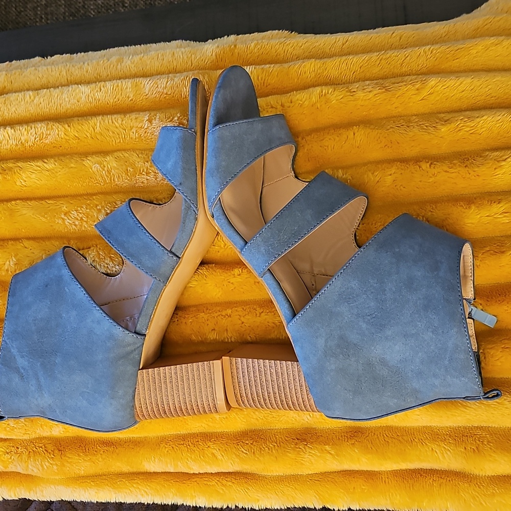 Block Heels - Picture 5 of 16